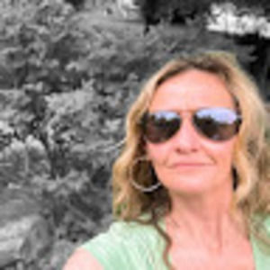 Meet your Posher, Dionne